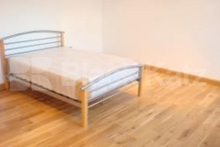 			4 Bedroom, 1 bath, 1 reception Flat			 Tavistock Terrace, TUFNELL PARK N19